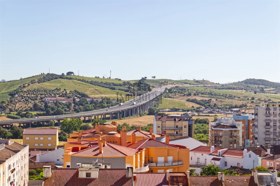 Apartamento T2 para Venda em Carregado e Cadafais Foto 38