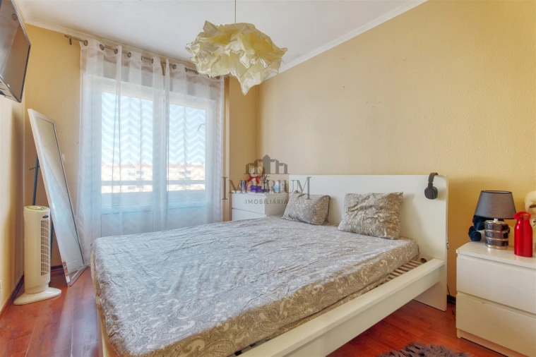 Apartamento T2 para Venda em Carregado e Cadafais Foto 10