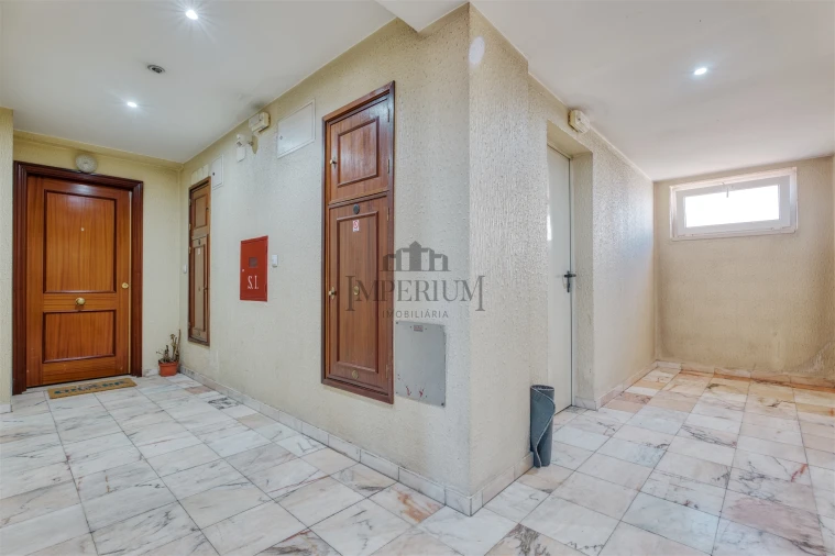 Apartamento T2 para Venda em Carregado e Cadafais Foto 26