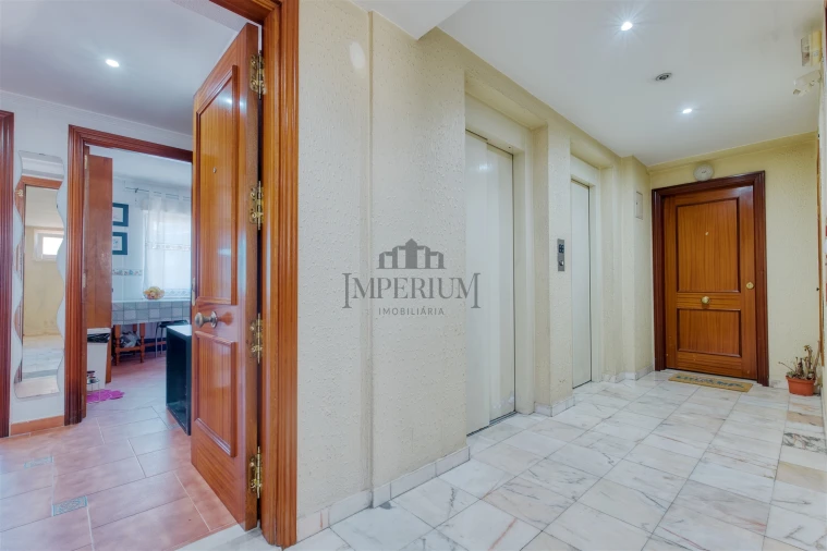 Apartamento T2 para Venda em Carregado e Cadafais Foto 25