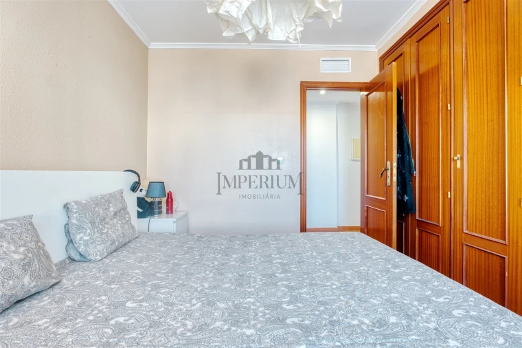 Apartamento T2 para Venda em Carregado e Cadafais Foto 11