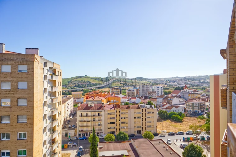 Apartamento T2 para Venda em Carregado e Cadafais Foto 36