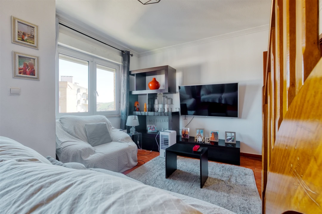 Apartamento T2 para Venda em Carregado e Cadafais Foto 19