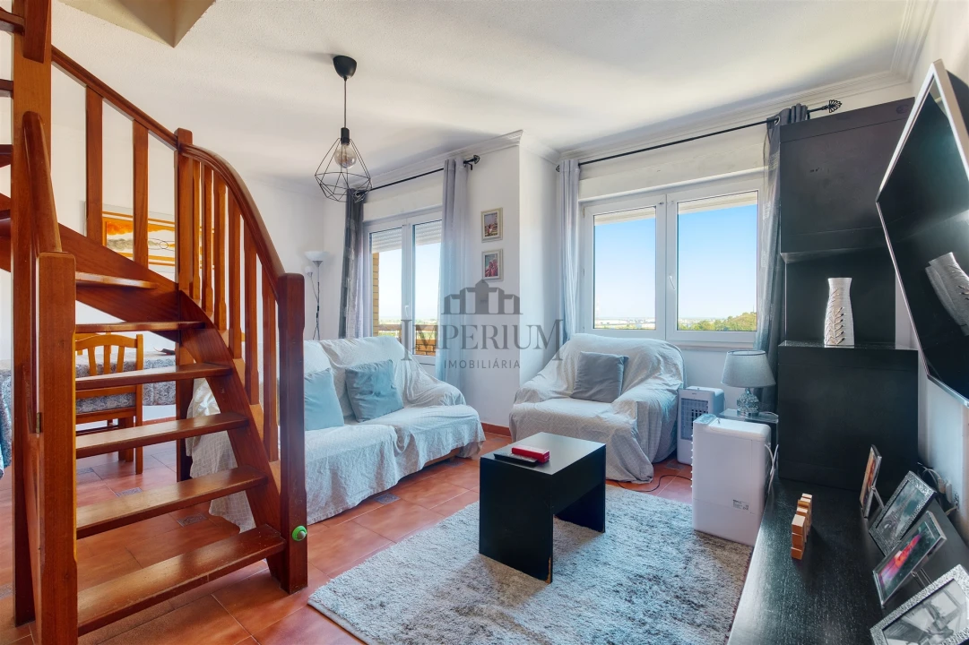 Apartamento T2 para Venda em Carregado e Cadafais Foto 17