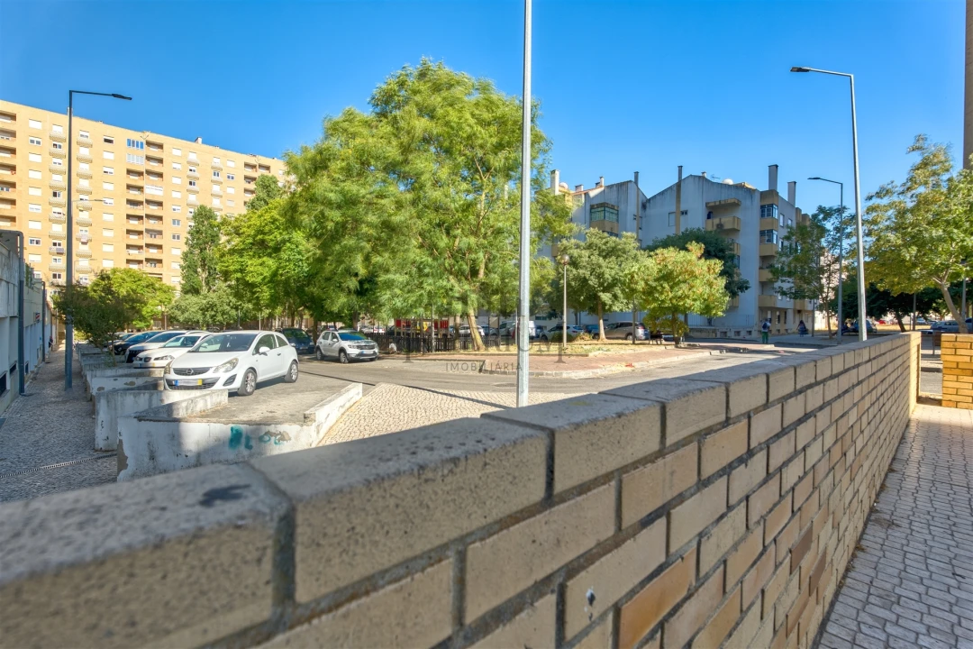 Apartamento T2 para Venda em Carregado e Cadafais Foto 32