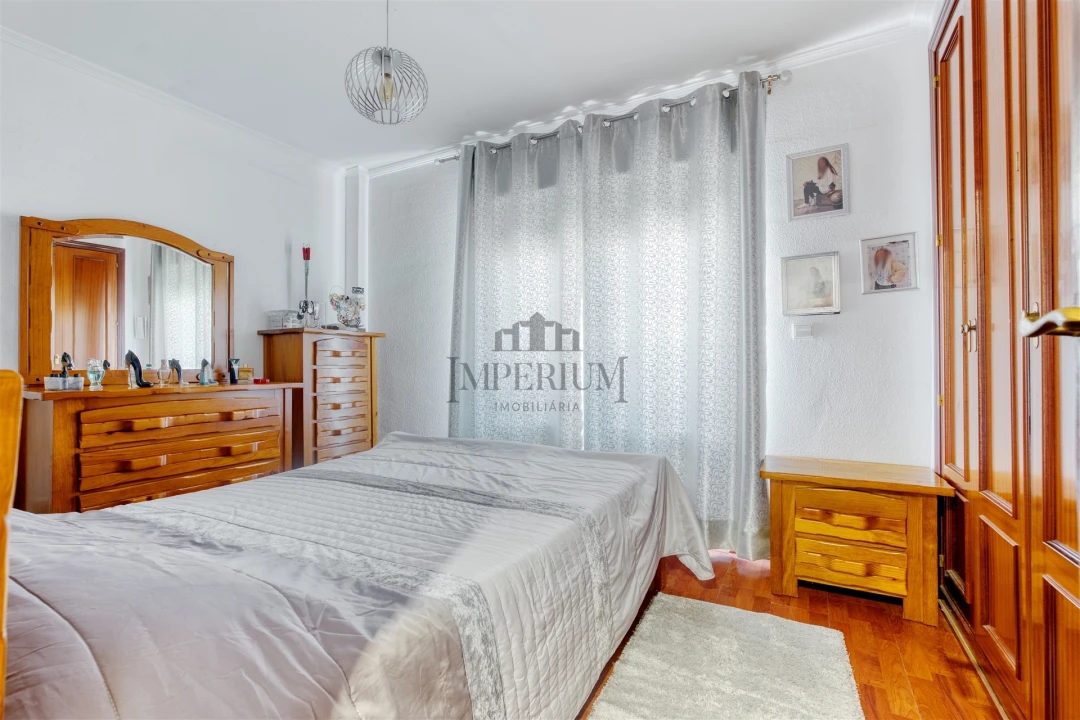 Apartamento T2 para Venda em Carregado e Cadafais Foto 8