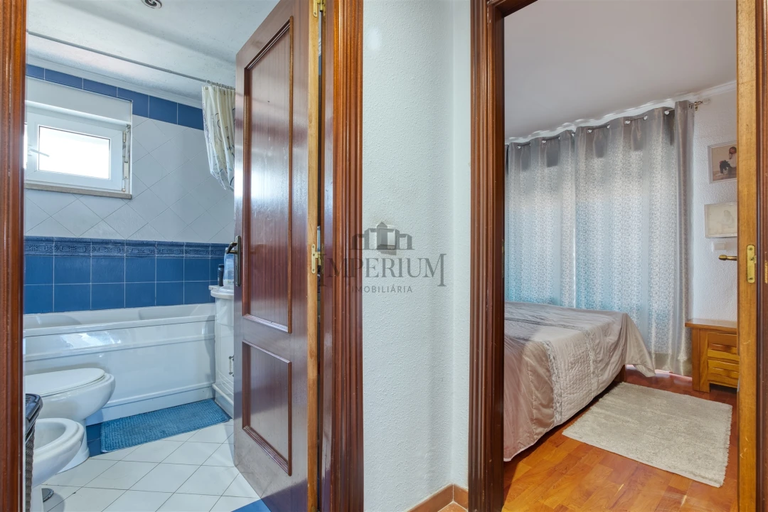 Apartamento T2 para Venda em Carregado e Cadafais Foto 7