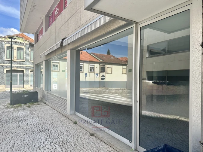 Loja para Arrendamento em Paranhos Foto 22