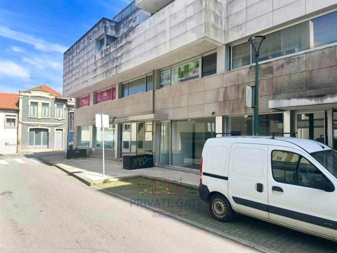 Loja para Arrendamento em Paranhos Foto 24