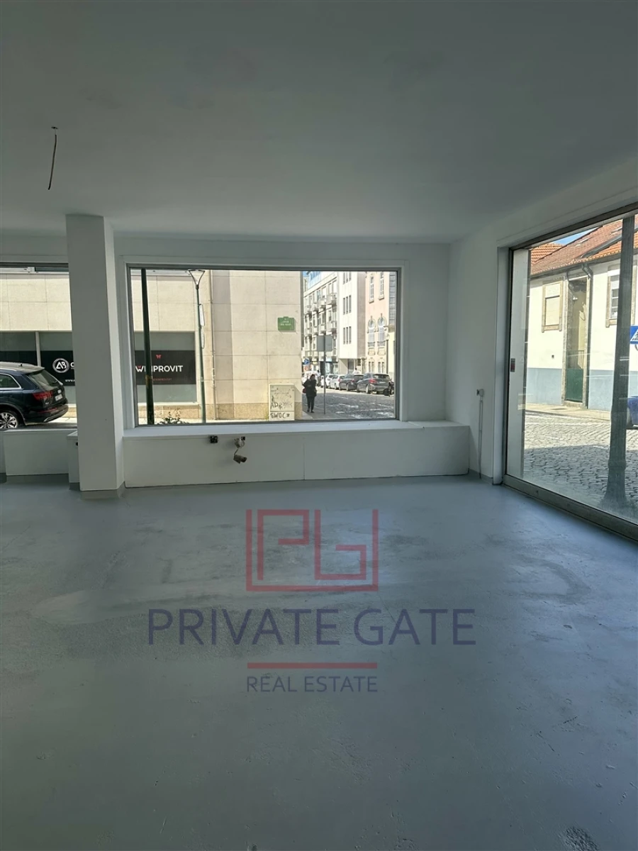 Loja para Arrendamento em Paranhos Foto 9