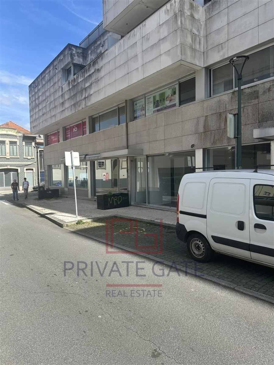 Loja para Arrendamento em Paranhos Foto 21