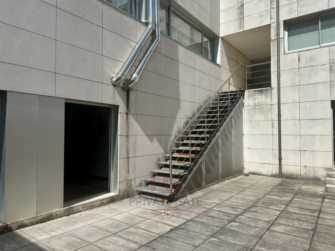 Loja para Arrendamento em Paranhos Foto 3