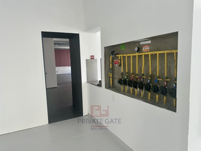 Loja para Arrendamento em Paranhos Foto 14