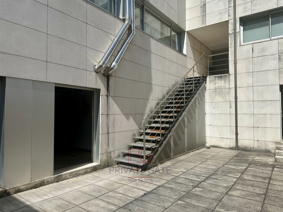 Loja para Arrendamento em Paranhos Foto 3