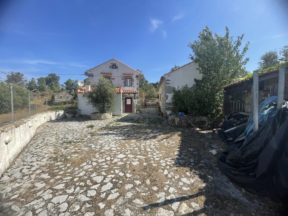 Moradia T3 para Venda em Figueiró da Serra e Freixo da Serra Foto 1