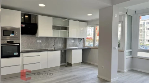 Apartamento T2 para Venda em Oeiras e São Julião da Barra, Paço de Arcos e Caxias