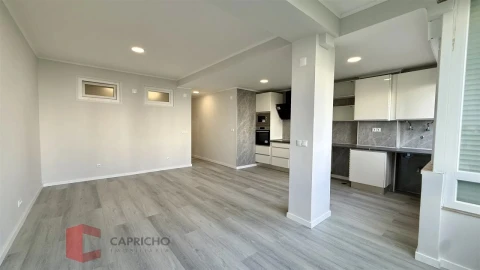 Apartamento T2 para Venda em Oeiras e São Julião da Barra, Paço de Arcos e Caxias