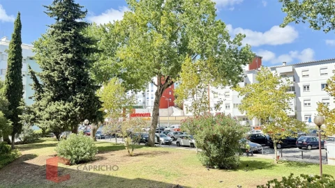 Apartamento T2 para Venda em Oeiras e São Julião da Barra, Paço de Arcos e Caxias
