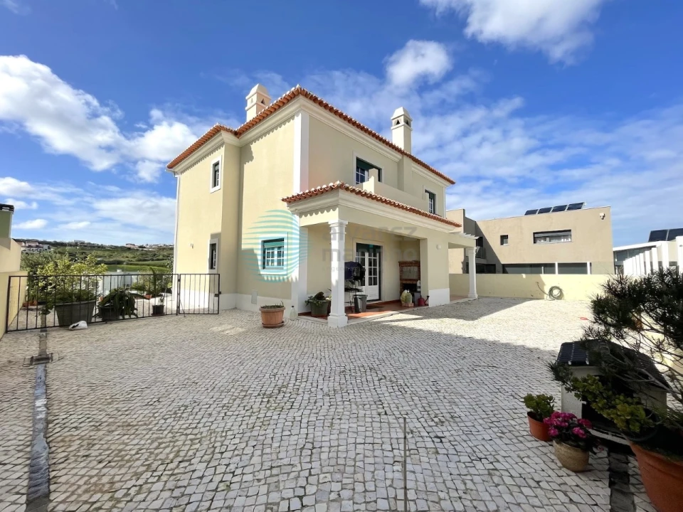 Moradia T4 para Venda em Santa Maria, São Pedro e Matacães Foto 1