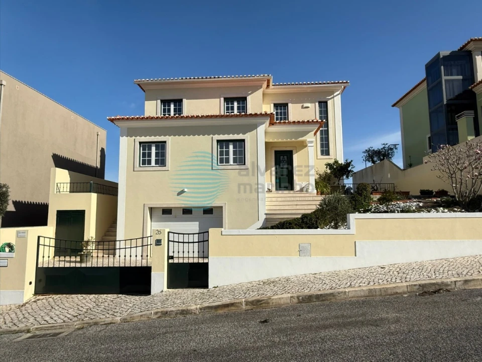 Moradia T4 para Venda em Santa Maria, São Pedro e Matacães Foto 2
