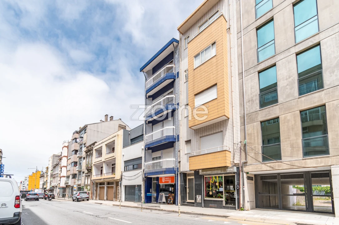 Apartamento T5 para Venda em Cedofeita, Santo Ildefonso, Sé, Miragaia, São Nicolau e Vitória Foto 1