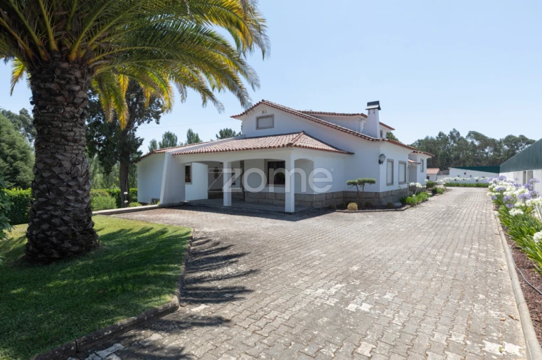 Moradia T5 para Venda em Mouronho Foto 1