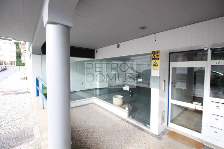 Loja para Arrendamento em Leiria, Pousos, Barreira e Cortes