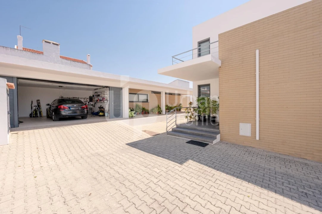 Moradia T4 para Venda em Santa Maria do Castelo e Santiago e Santa Susana Foto 18