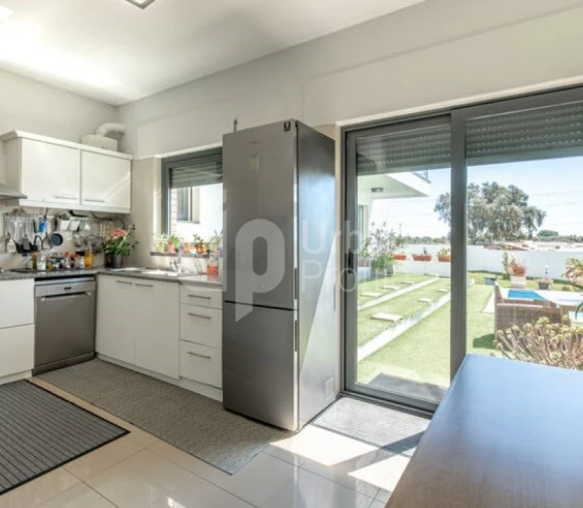 Moradia T4 para Venda em Santa Maria do Castelo e Santiago e Santa Susana Foto 9