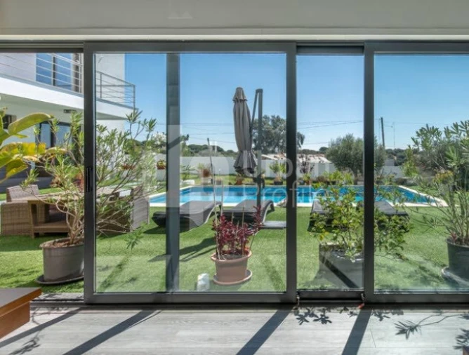 Moradia T4 para Venda em Santa Maria do Castelo e Santiago e Santa Susana Foto 6