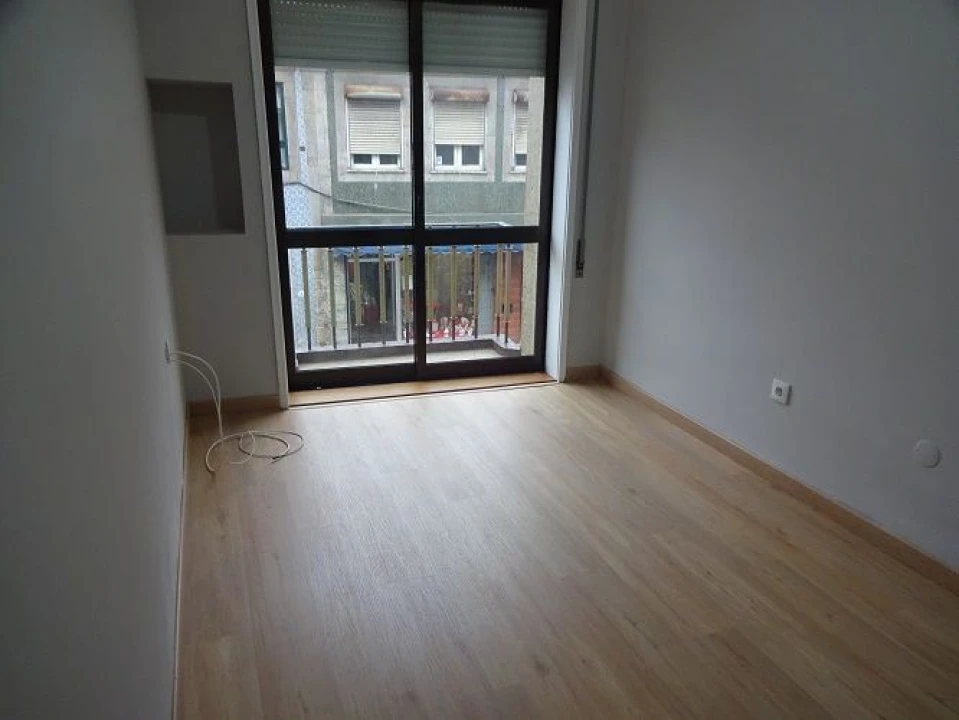 Apartamento T2 para Arrendamento em Cedofeita, Santo Ildefonso, Sé, Miragaia, São Nicolau e Vitória Foto 3