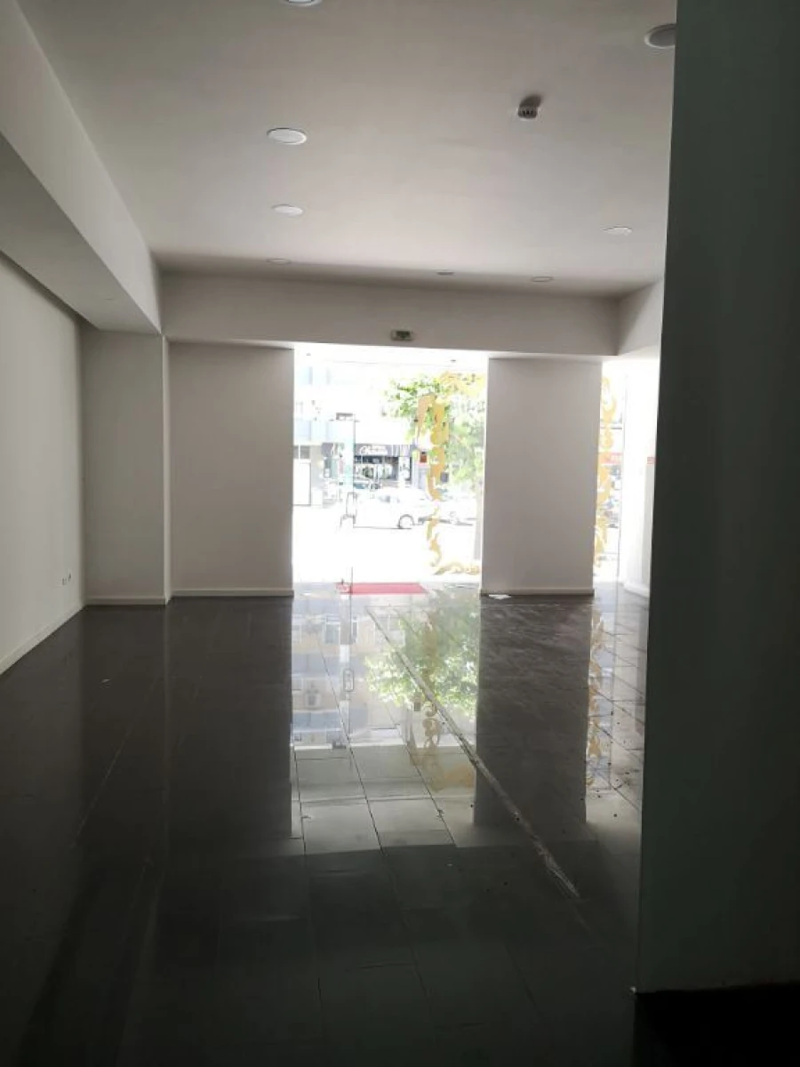 Loja para Arrendamento em São João da Madeira Foto 7