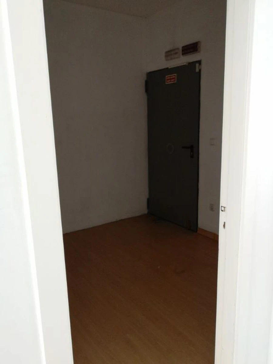 Loja para Arrendamento em São João da Madeira Foto 8