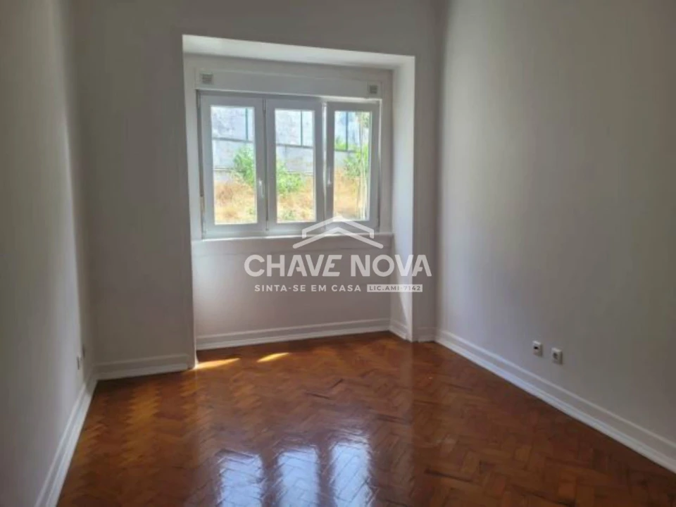 Apartamento T3 para Arrendamento em Santo António Foto 2