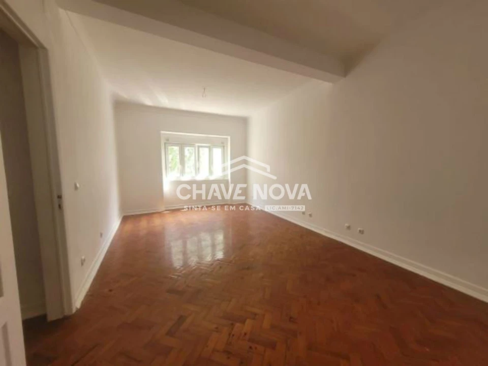 Apartamento T3 para Arrendamento em Santo António Foto 4
