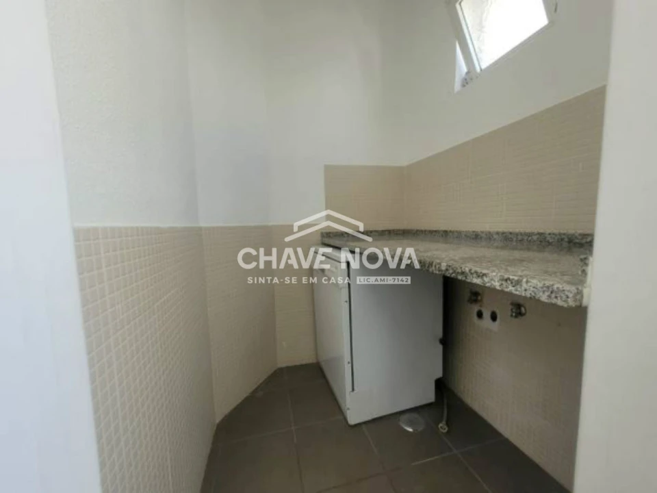 Apartamento T3 para Arrendamento em Santo António Foto 9