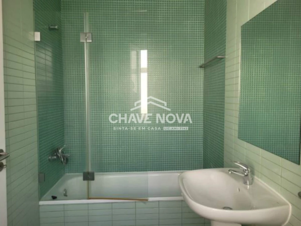 Apartamento T3 para Arrendamento em Santo António Foto 10