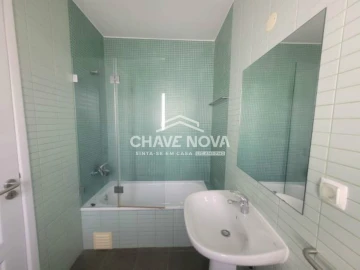 Apartamento T3 para Arrendamento em Santo António