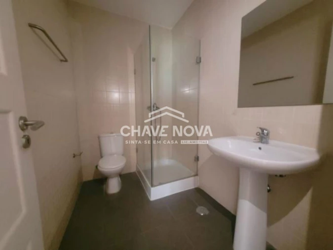 Apartamento T3 para Arrendamento em Santo António Foto 3