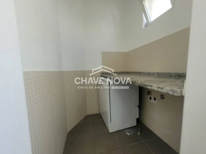 Apartamento T3 para Arrendamento em Santo António Foto 9
