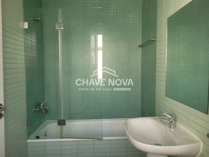 Apartamento T3 para Arrendamento em Santo António Foto 10