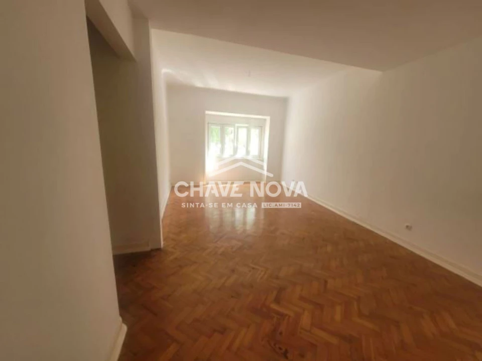 Apartamento T3 para Arrendamento em Santo António Foto 4