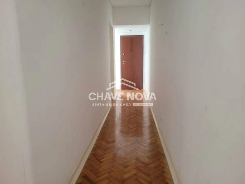 Apartamento T3 para Arrendamento em Santo António Foto 10