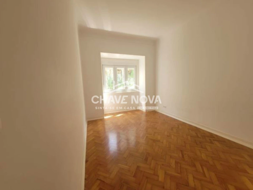 Apartamento T3 para Arrendamento em Santo António Foto 12