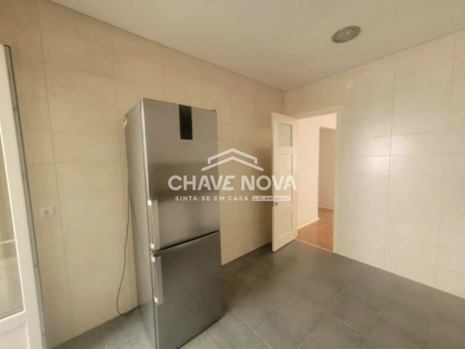 Apartamento T3 para Arrendamento em Santo António Foto 21