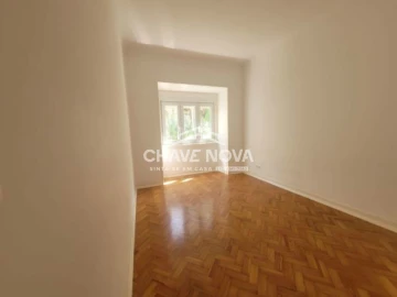 Apartamento T3 para Arrendamento em Santo António