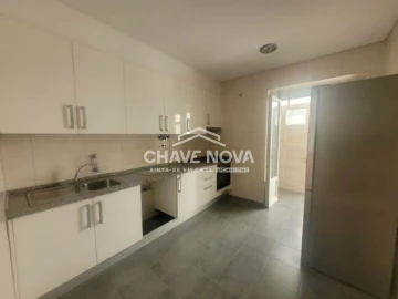 Apartamento T3 para Arrendamento em Santo António