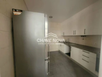 Apartamento T3 para Arrendamento em Santo António