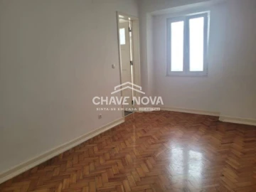 Apartamento T3 para Arrendamento em Santo António