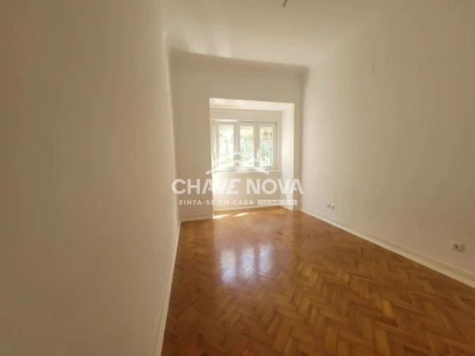 Apartamento T3 para Arrendamento em Santo António Foto 2